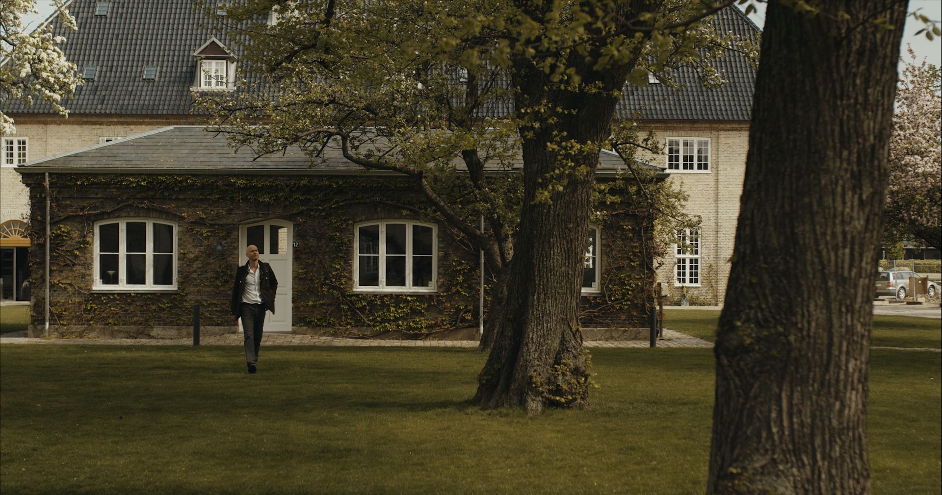 ALET Agency Louis Poulsen Reflections Film05 Framing Outdoor Spaces 2.0 8 5118x2692px