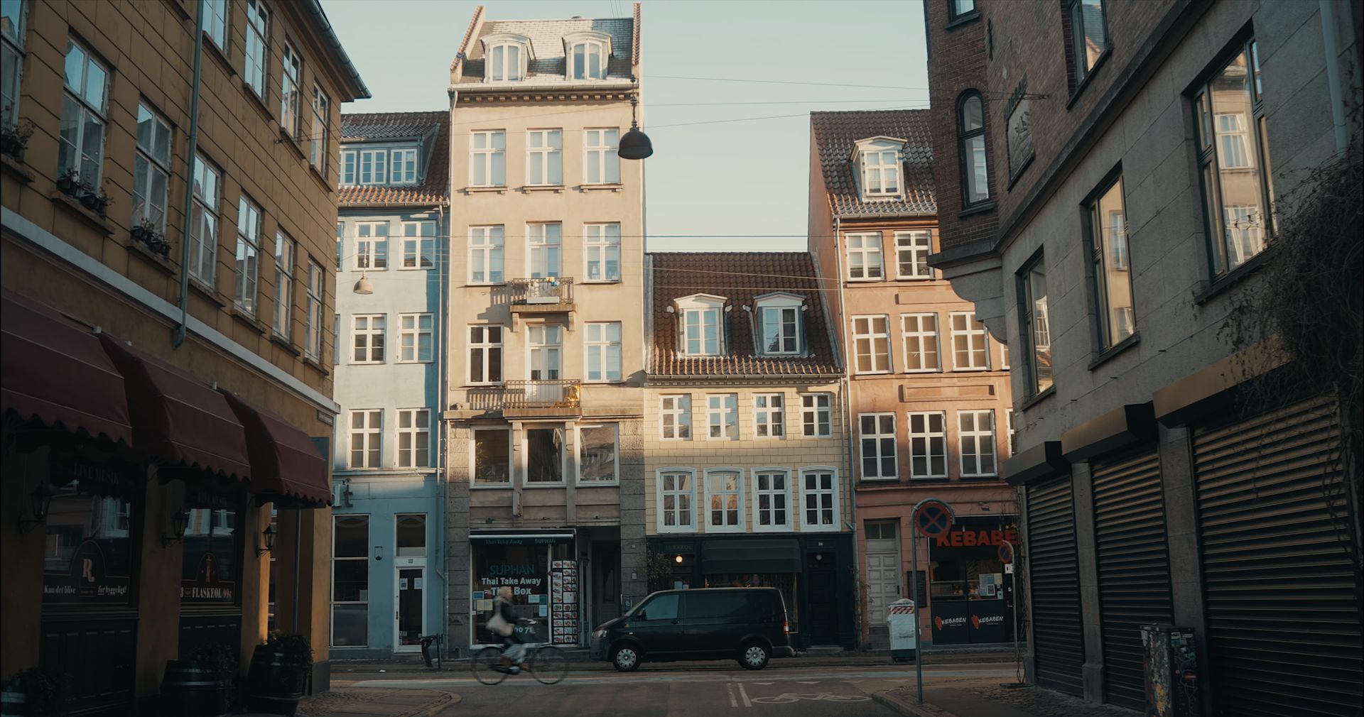 ALET Agency Louis Poulsen Reflections Film05 Framing Outdoor Spaces 2.0 4 5120x2692px